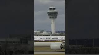 🛫 Singapore Airlines Airbus A350-941 9V-SMD taking off at Munich Airport (MUC) #planespotting