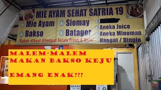 Makan Bakso Keju di Mie Ayam Sehat Satria 19