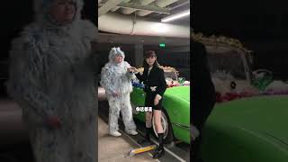 穿成雪球男孩去三里屯是怎么样的体验。