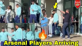 David Raya spotted!🔥Arsenal Players walking around Team Hotel at London,Arsenal vs Leicester,Saka