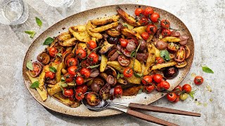 Ricetta: Insalata di pomodori e wedges di patate alla griglia | FOOBY