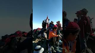 Pendaki Yang Kelelahan Puncak Gunung #shorts #viral