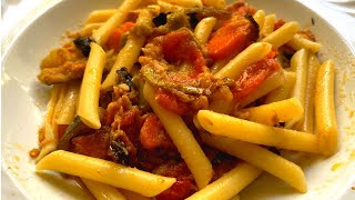 Penne zucchine carote pomodori olive e tonno, ricetta facile e gustosa