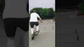 Mezut ozil naik sepeda bmx