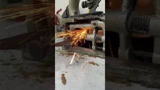 Deri traş bıçağı bileme işlemi. Leather razor sharpening process. #leather #sharp