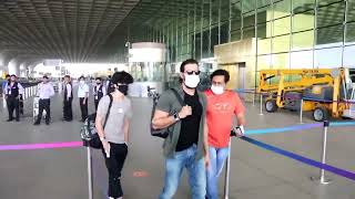 Nora Fatehi & Hrithik Roshan spotted with Son at Airport in dashing look | Vikram Vedha