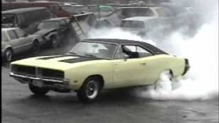 INCROYABLE BURN D'UNE DODGE CHARGER DE 1969 !