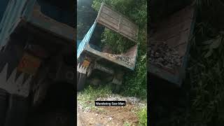 Truck Accident Near Madikeri #accident #truckaccident #truckaccidentvideo #madikeri