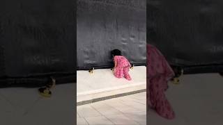 Kid in kaaba beautiful view #tawafekaba #tawaf #madina #haramsharif #cutebaby