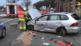 PKW überschlägt sich auf Autobahnrastplatz