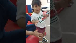 كيفه الوقوف من وضع الجلوس #cerebralpalsy #developmentaldisabilities #downsyndrome #downsyndrom21