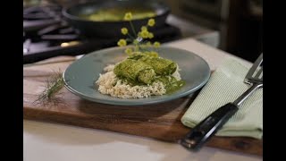 Milanesa de pollo en salsa de cilantro