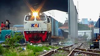 KEDATANGAN KA KONTAINER DAN BAJA COIL DI STASIUN KALIMAS SURABAYA