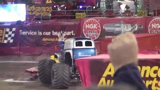 Monster Jam World Finals 14  2013 Championship Race Grave Digger the Legend vs  El Toro Loco