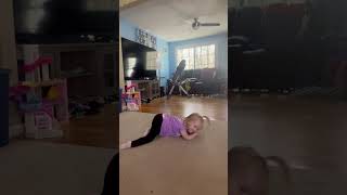 She is spinning and singing how silly 😵‍💫🎵🤪 #baby #babygirl #sillybaby