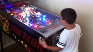 Benjamin plays Meteor Pinball