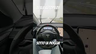 Tesla Autopilot sotto alla pioggia! Sempre al Top!