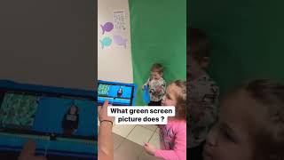 How green screen works? Kids at aquarium #funny