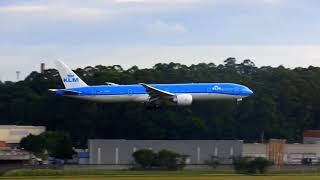 BOEING 777-300 KLM POUSO NO AEROPORTO INTERNACIONAL DE GUARULHOS - SP 13/01/2018