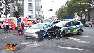 Crash auf Einsatzfahrt: Streifenwagen kollidiert mit VW Golf - Technische Rettung! | 20.08.2022