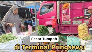 Pasar tumpah di Terminal Pringsewu, Lampung