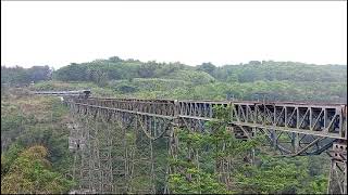 KA Papandayan melintas jembatan cikubang