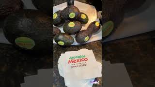 ¿Y tú a qué vas al juego? 🤣🍽️ @MexicanAvocados  #alwaysgood #avocados #mexico #lagalaxy #shorts