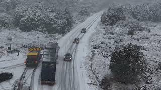 Snow strands motorists and closes roads in NZ during Orange Alert