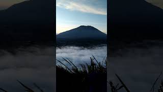 Lautan Awan Gunung Merbabu dari Puncak Andong