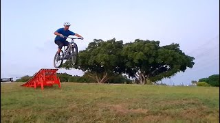 MTB: Kickers with buddies (MTB Hopper)