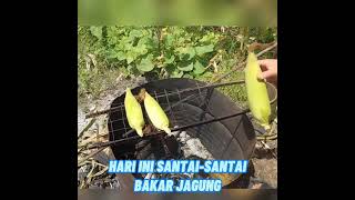 Santai-santai Makan Jagung Bakar