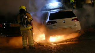 Brandweer Nijmegen rukt uit voor autos in brand aan de Zwanenveld 64e straat