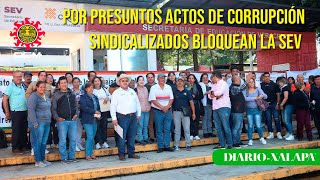 Agremiados al Sindicato Democrativo Estatal de Trabajadores del COBAEV, bloquean entrada a la SEV