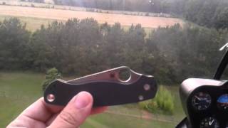 Spyderco PM2 S90V, Robinson R44 Raven II