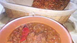 #لوبيا_تفصاص بصل و طوماطيش #خبز_الدار بننننننة #haricots_rouge sauce oignons et tomate 🍅 fraîche