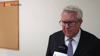 Krzyże mają zniknąć z przestrzeni publicznej w Warszawie. Czarnecki: Trzaskowski pokazał kim jest