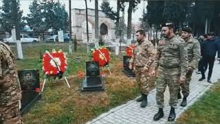 Döyüşdən qayıdan əsgərlər ilk növbədə Şəhidlər xiyabanını ziyarət etdilər.