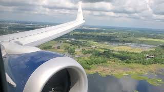 Aeromexico Boeing 737 MAX 8 landing Villahermosa International Airport