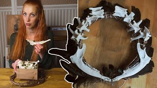 Making a witchy wreath with animal bones {🇫🇮 tekstitykset}