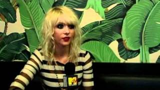 Taylor Momsen speaking about Hole (Courtney Love's band)