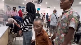 Anter mang dasta cariin kursi roda buat pak wasjud