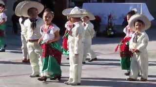 Preschool Christmas celebration dance at Colegio California, La Paz, BCS, Mexico