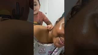 Mommy’s tiny masseuse￼💆‍♀️🙌😂👌✨  #babyshorts #funnyshorts #cutebaby #momlife #massagetherapy #lol