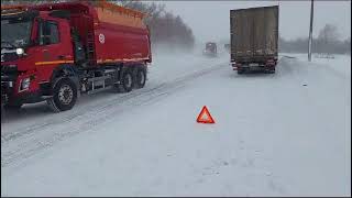 На трассе под Вольском иномарка влетела под КамАЗ