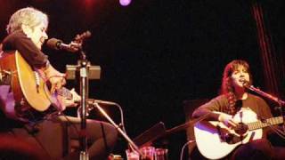 JOAN BAEZ WITH TISH HINOJOSA ~ Pararillo Barranqueno ~.wmv