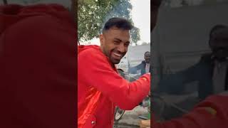 Wahab Riyaz Selling Chana on Streets