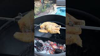 New day, another 🐓on the #WeberGrills rotisserie 🤤 😋 #yummy  #rotisseriechicken #asmrfood