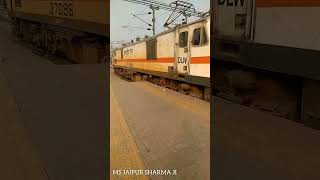 WAP-7 locomotive'किस किसको पसंद है कमेंट करो' और डीजल लोकोमोटिव किस किसको पसंद है#indanrailway #rail