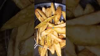 lutt putt Gia ... oh manno #dunki yummy 🍟 fries with songs #burnsroadfoodstreet