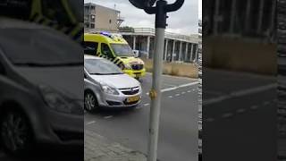 Ambulance 06-125 met spoed naar een onbekende melding in apeldoorn